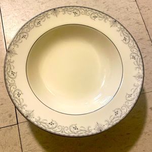 Noritake Ivory China 7603 Reverie 4 soup bowl plates